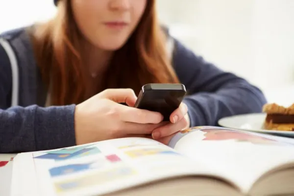 3 condiciones para regalarle un móvil a tu hijo adolescente 4 3 condiciones para regalarle un móvil a tu hijo adolescente