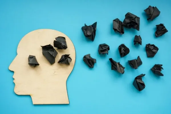 15 Distorsiones cognitivas más comunes 10 Sobrepensar distorsiones cognitivas mas comunes psicologia pensamientos negativos neurita